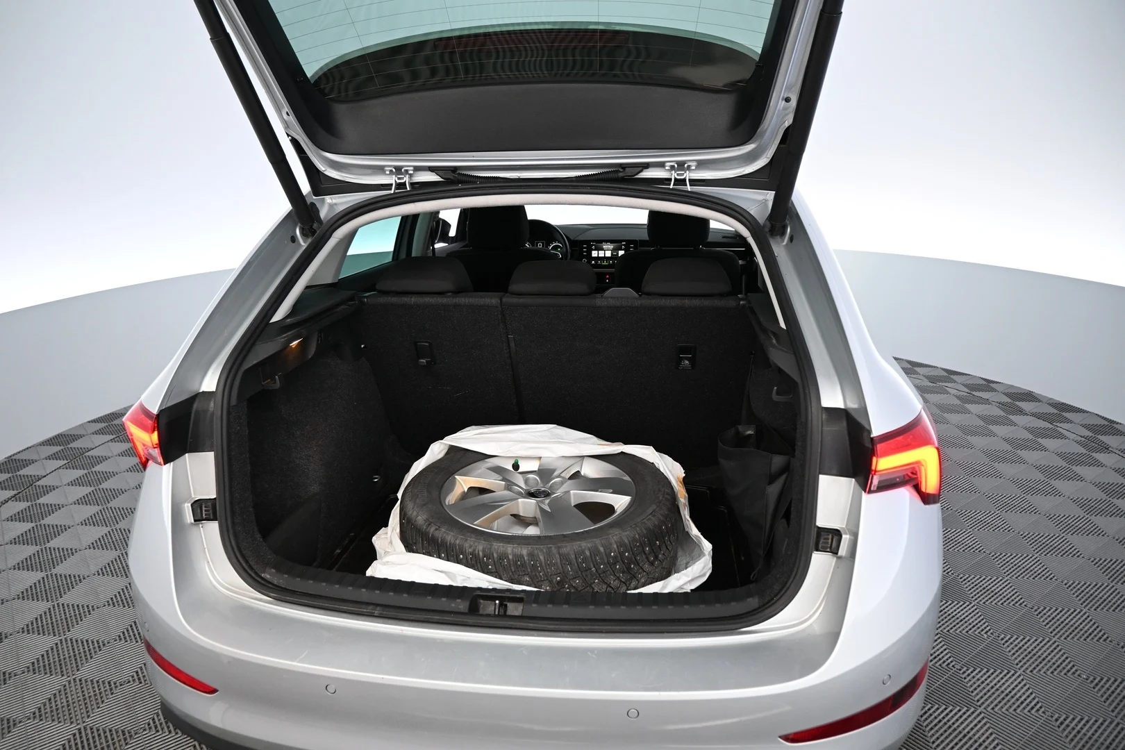 Car Image - 3D3bVbsZKbnYn6yrDZZtwz