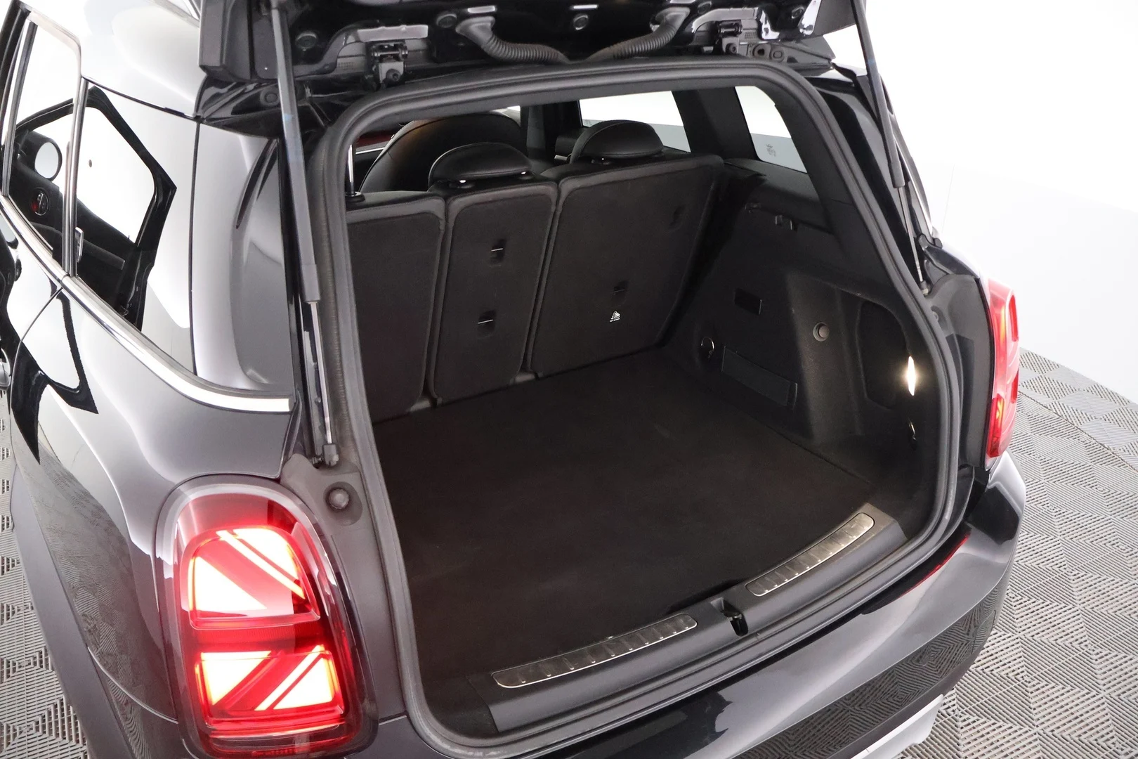 Car Image - 41PQO6PTS0g5j8Rm2U3eot