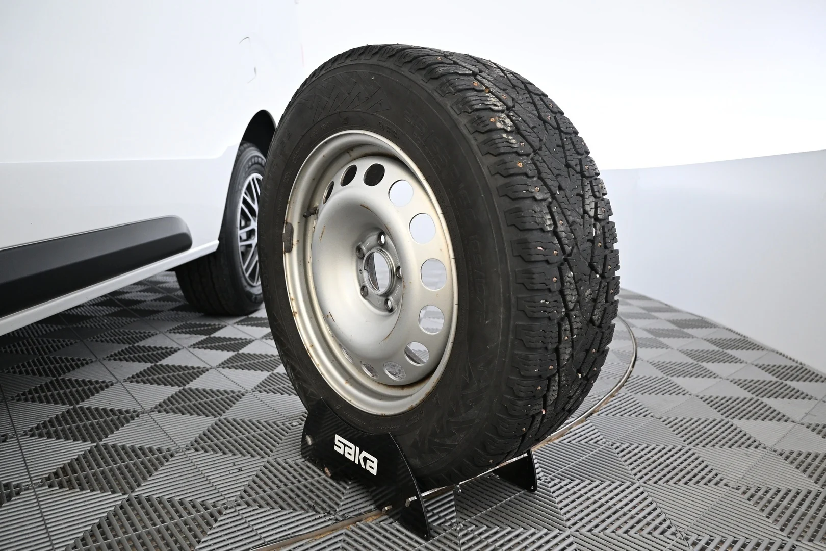 Car Image - 4kqRQgfX8w5VcgwbRb7byV