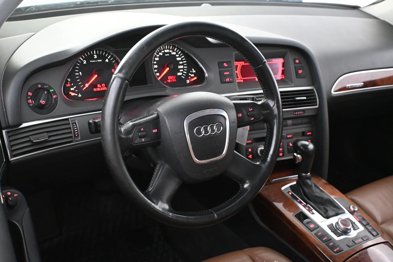 Car Image - 6QY0sxa5MjaTUbjuTIXbFM