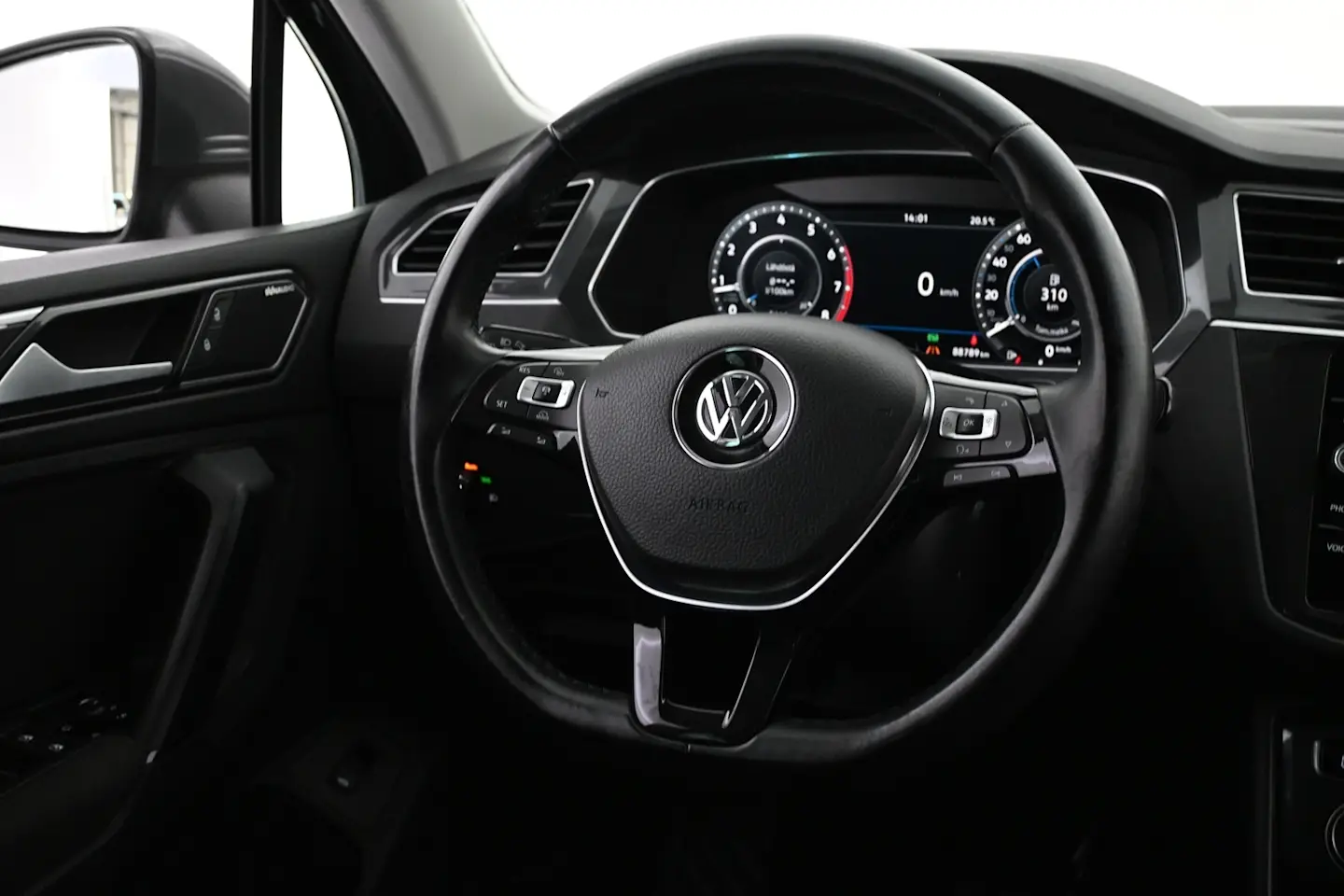 Car Image - 2KMQFqKwyYUjafbbSJrk1e