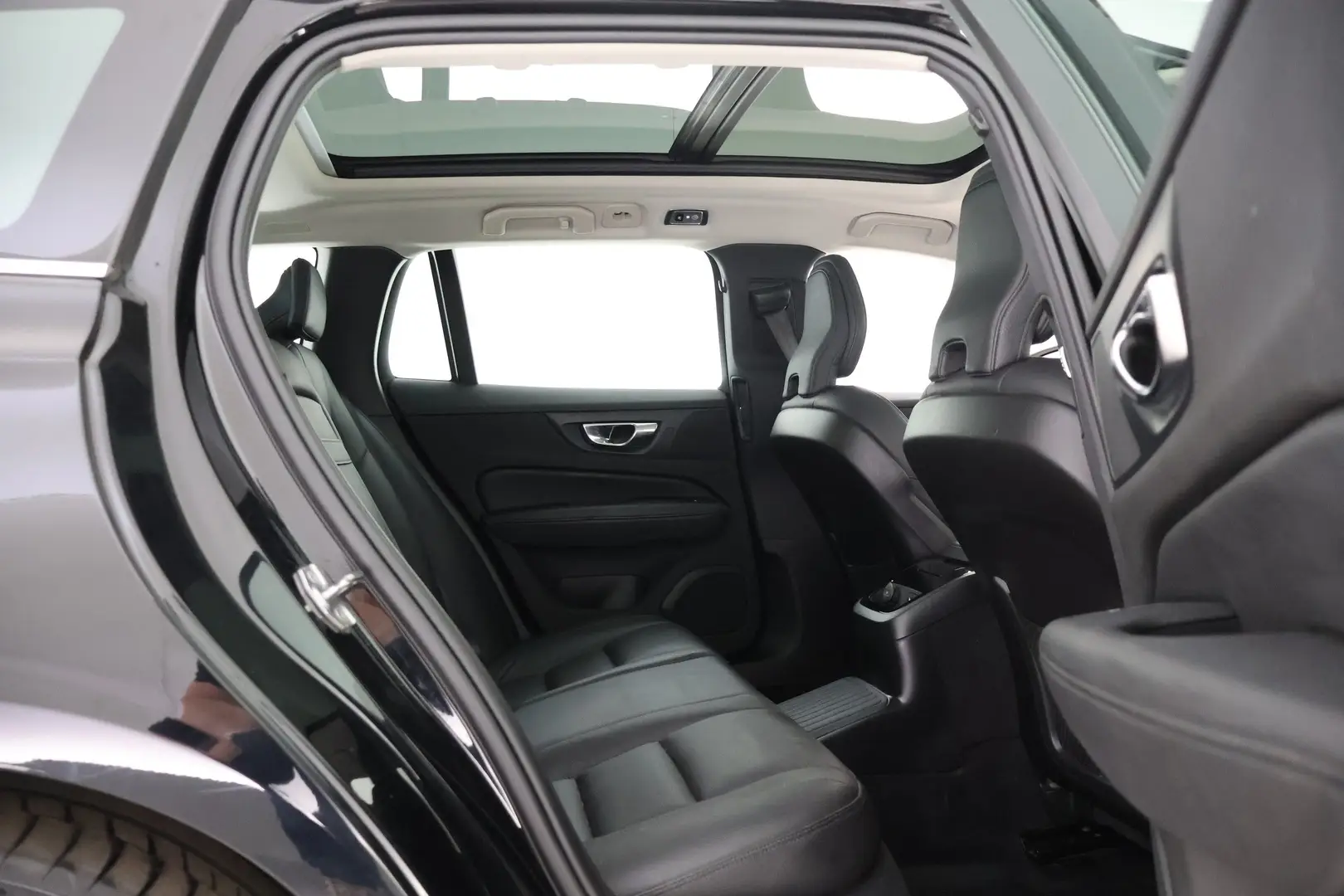 Car Image - 7LA0b1P9LTHyRHp7lqqipq