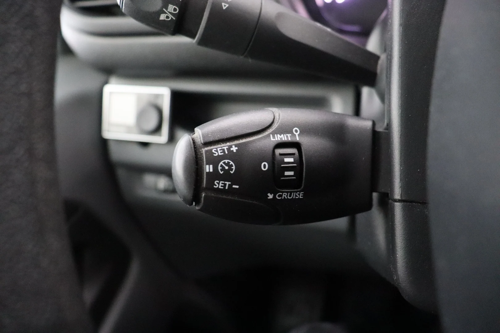 Car Image - 2Uc8mTvwV50AUd4YVtIEWT