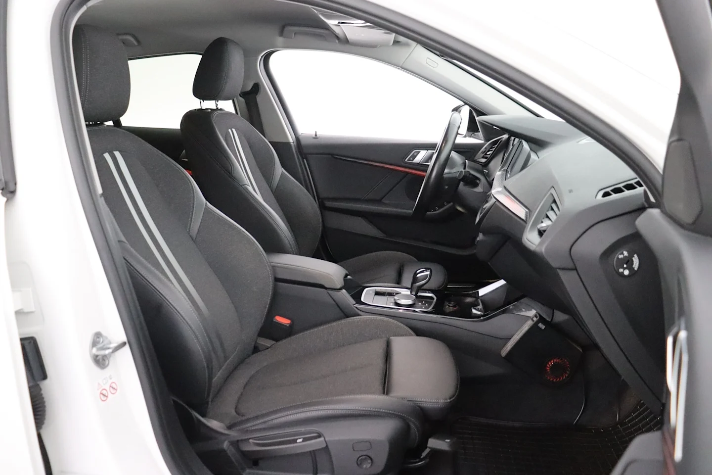 Car Image - 3NFLyRLOvOHHZrBj9xKKzH