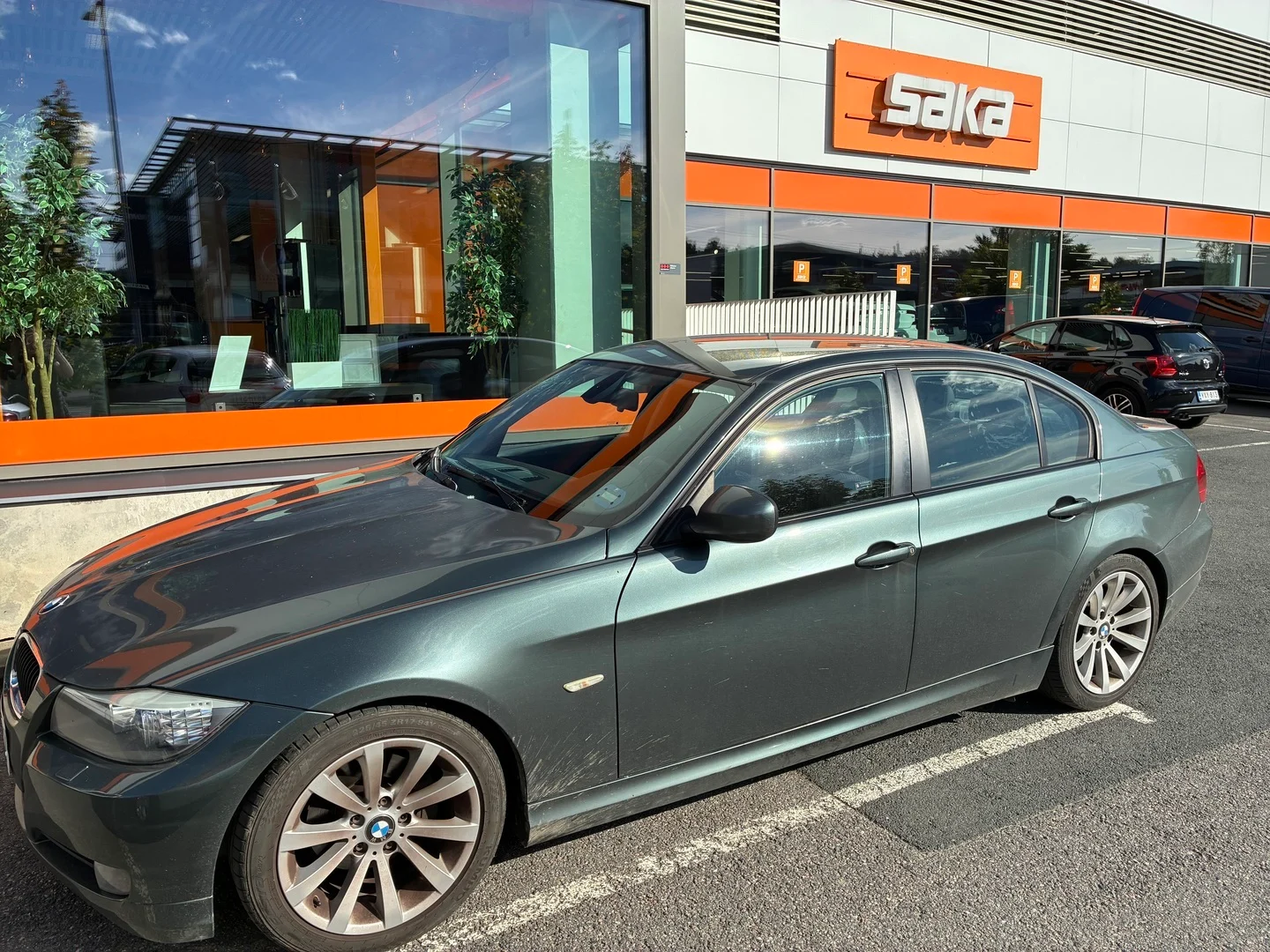 Car Image - 14RqUd3JJGyKiU7n9ujXxF