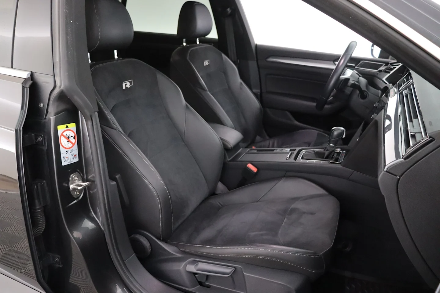 Car Image - 4LtI4wrhUChDjwI0wle9hs