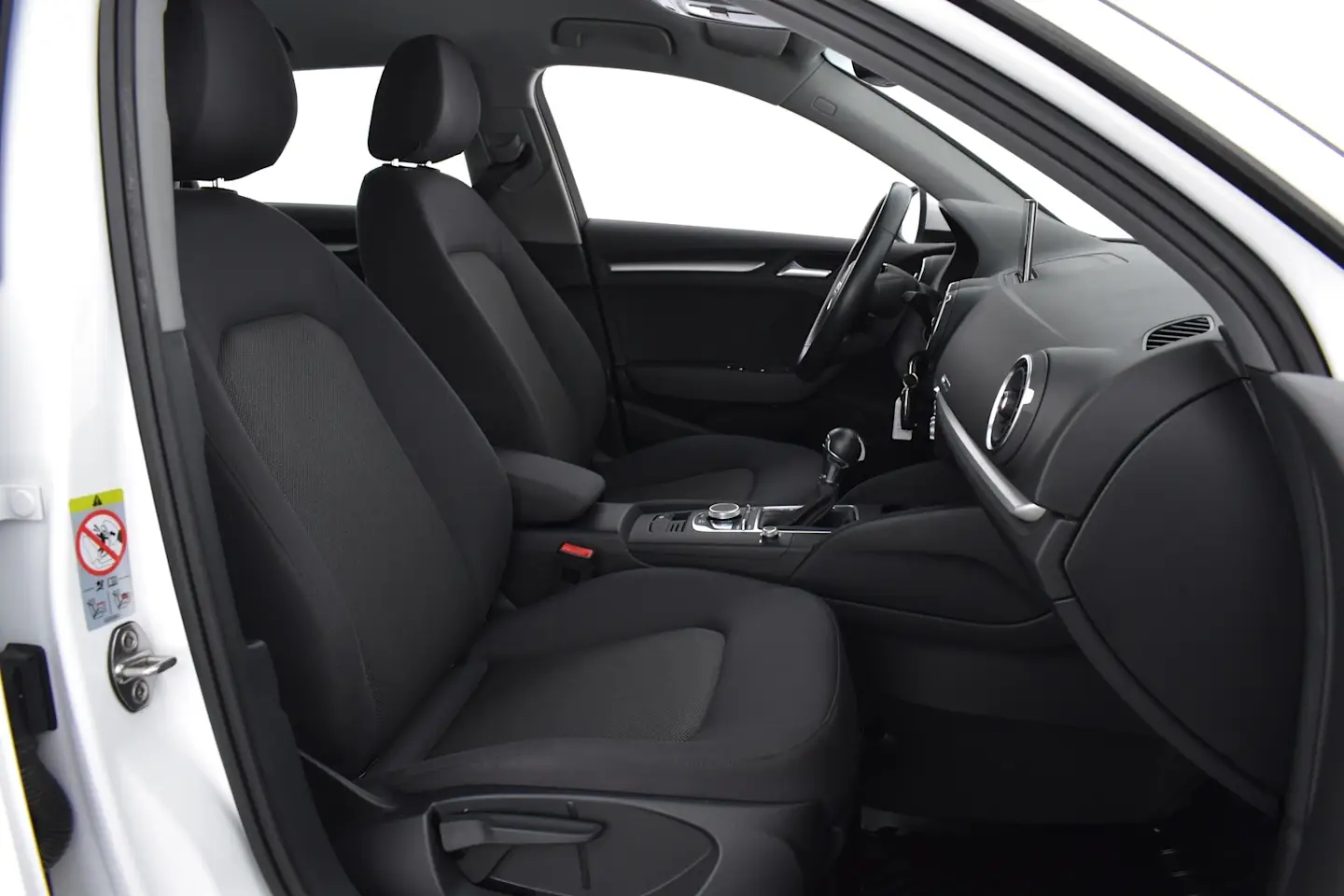 Car Image - 3UxOW2RicncyZbS9XYZtTL
