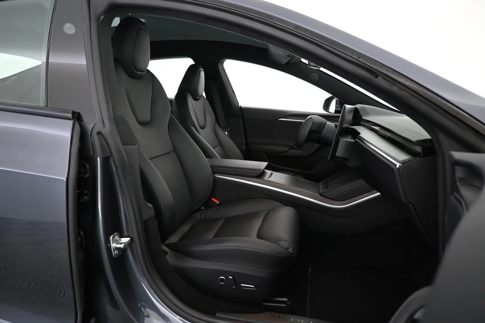 Car Image - 7kbRt0kGRE7isqF990QnTN