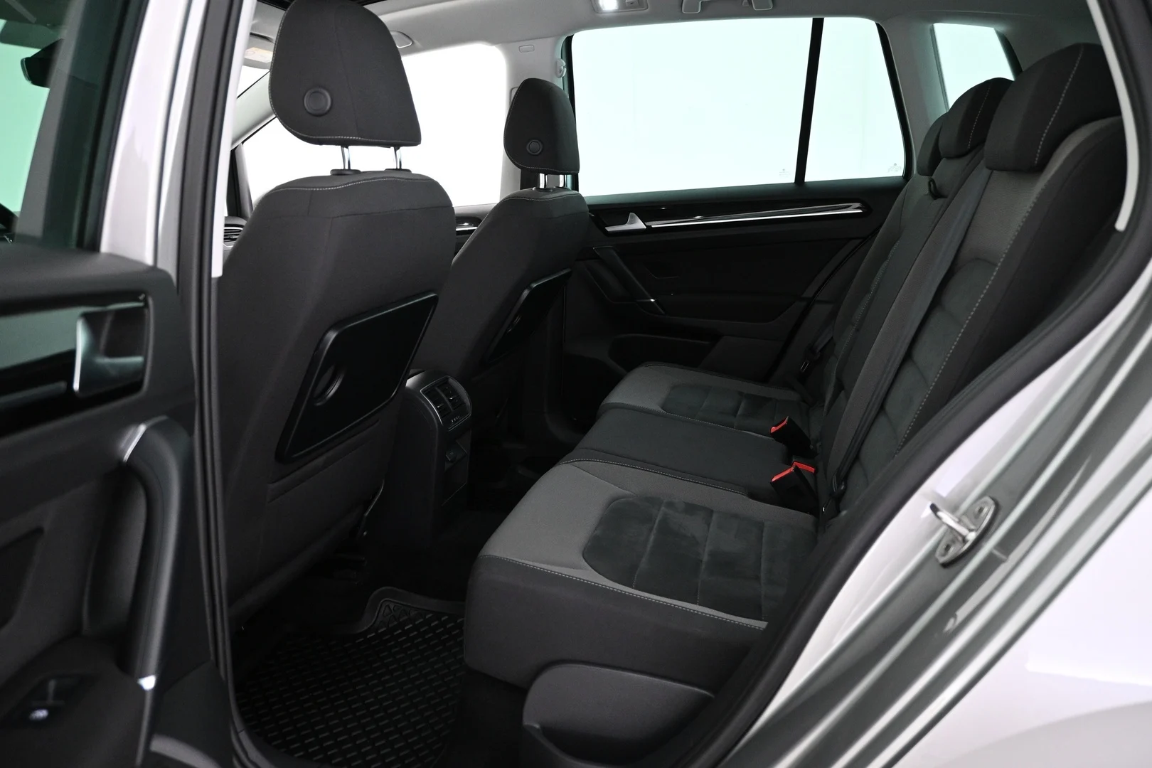 Car Image - 5tRHieHD8vVeXDfLnKZgJm