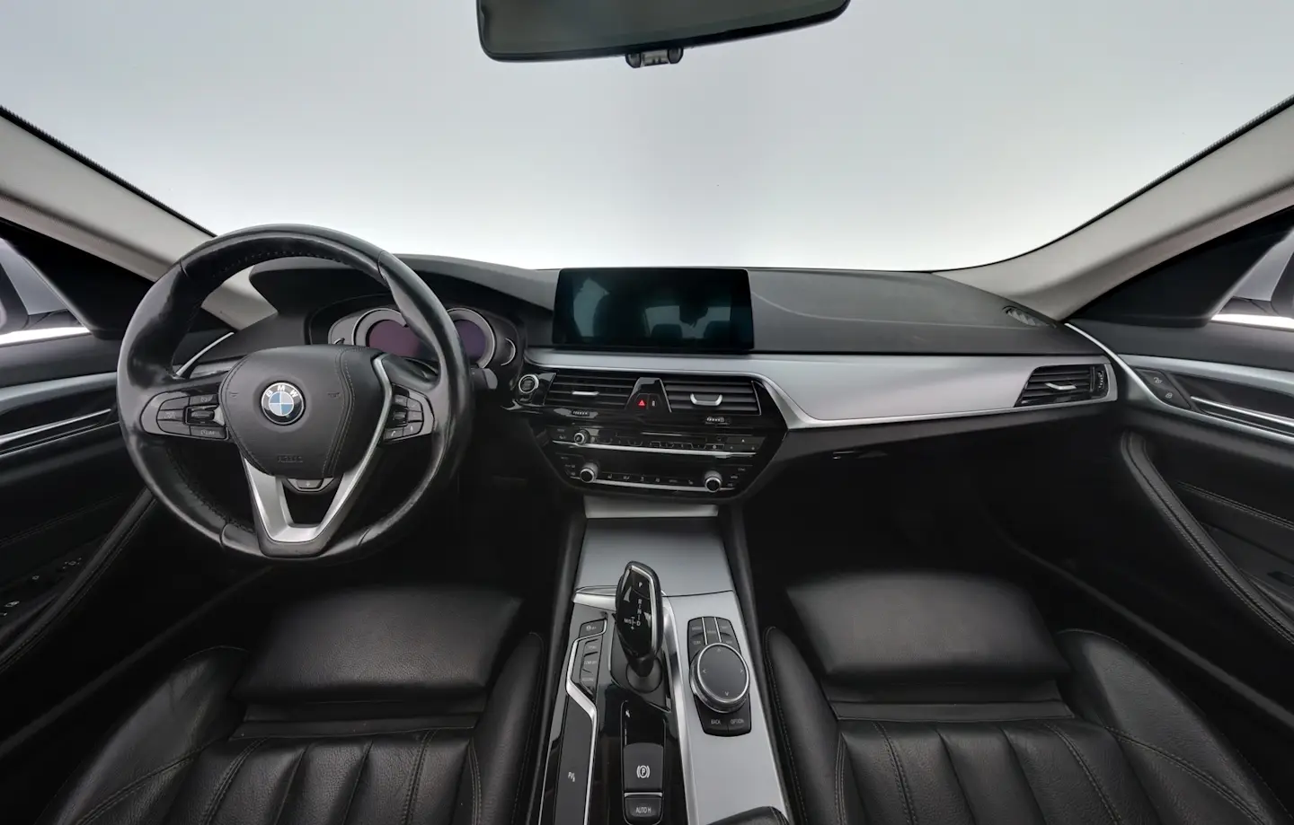 Car Image - 1nWlENejLu9se5XcZMLbml