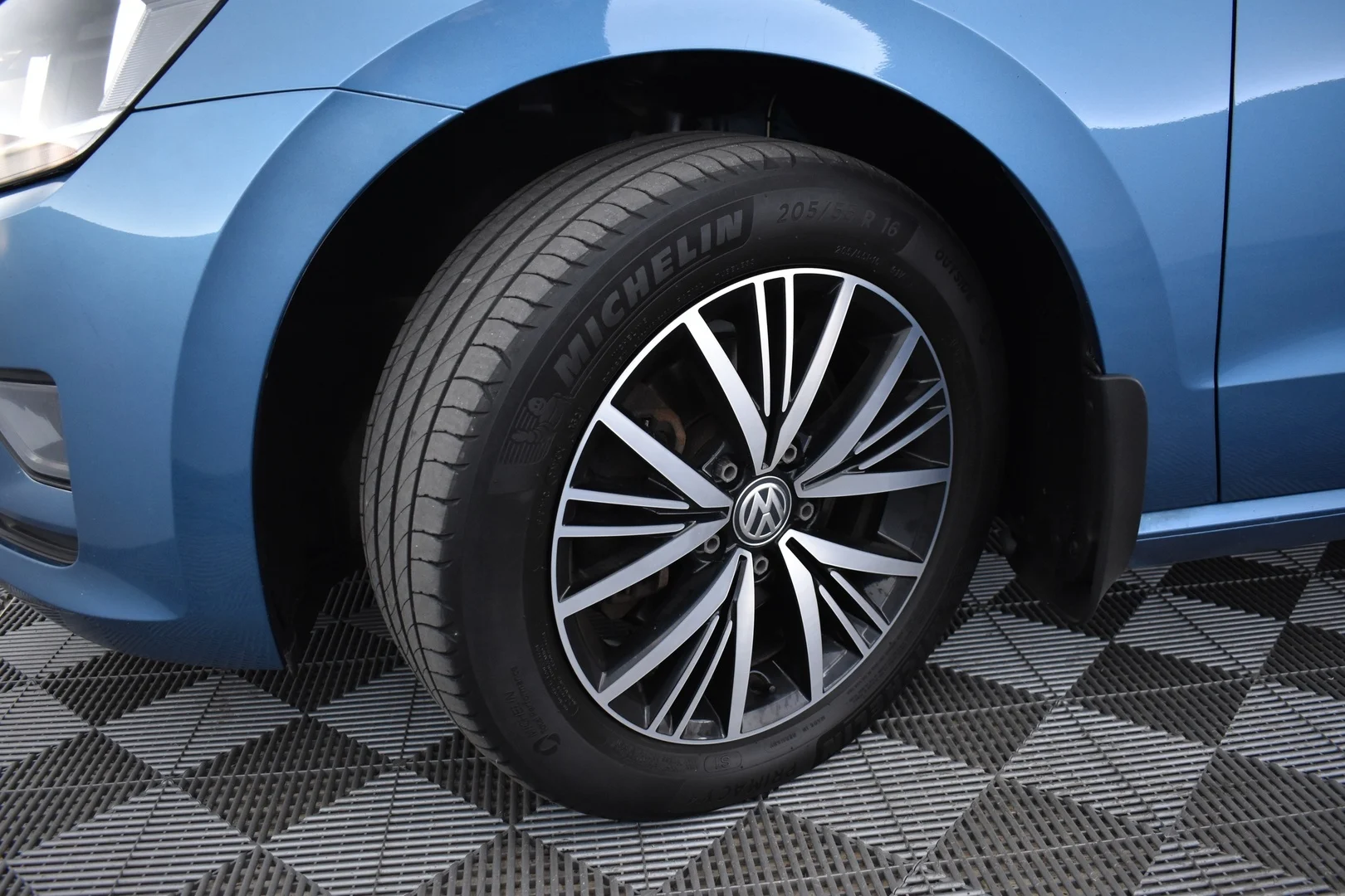 Car Image - 5g9uiF9lJPFqLoWO1YFrBs