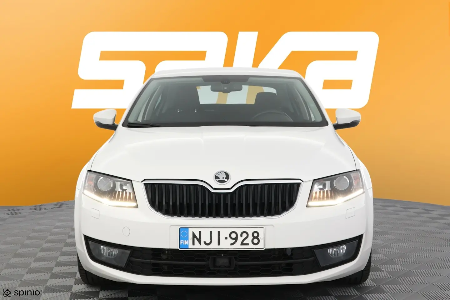 Car Image - 2BawsJ65SxunKi7u7GFmM9