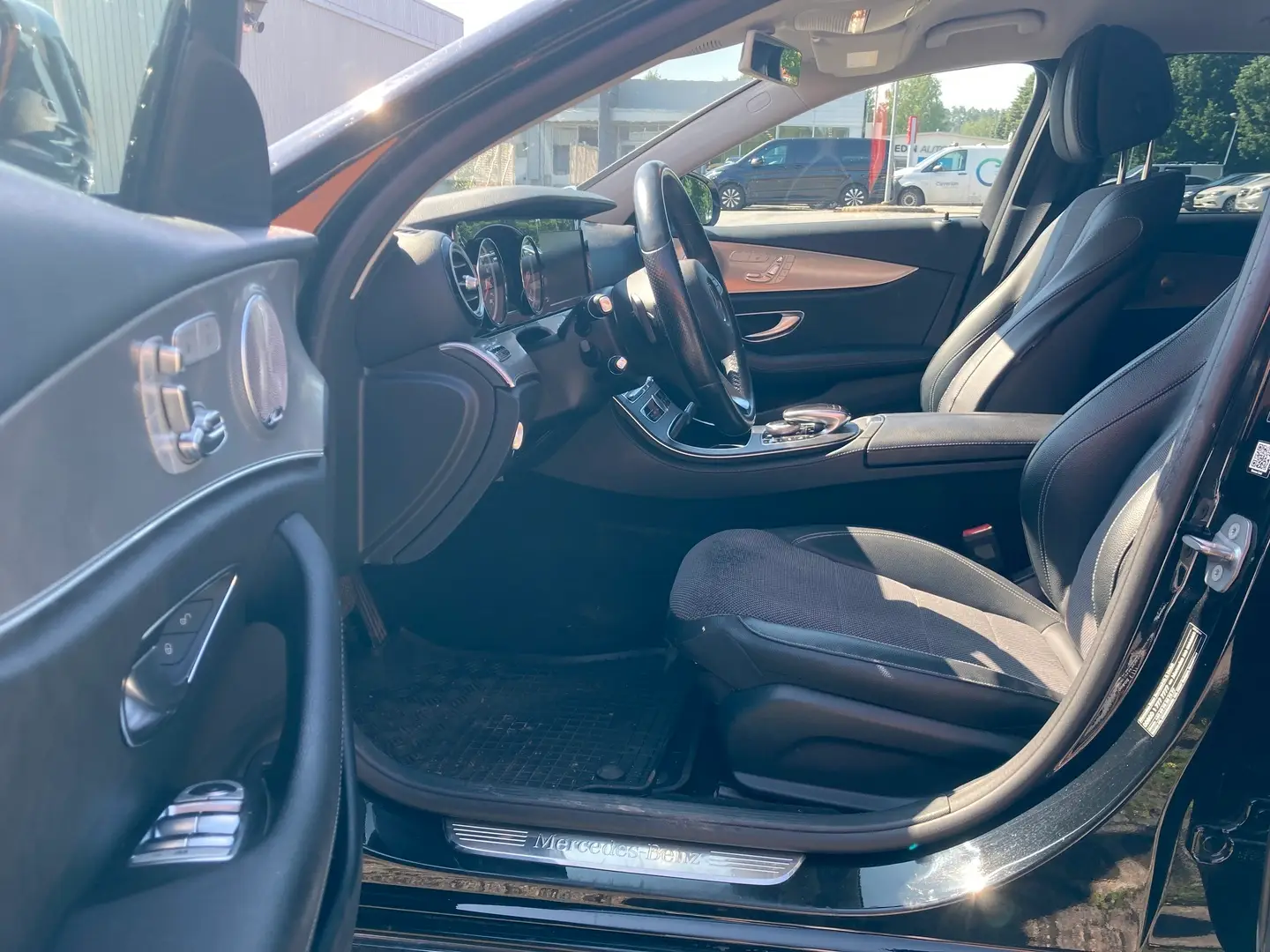 Car Image - 12Cmnh8GlDKHN09NNwd4Xy