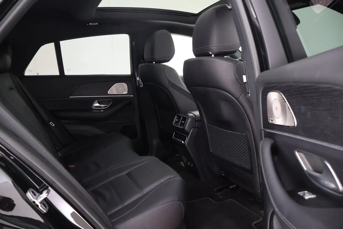 Car Image - zSMg2ikQm8q8U04Lr5DDN