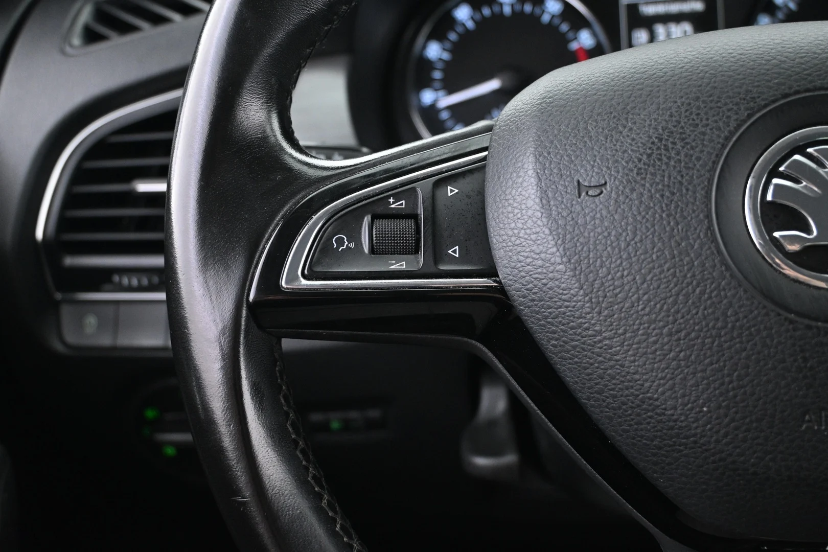 Car Image - 6lhMznVs6TXX85L2XpKu4Q