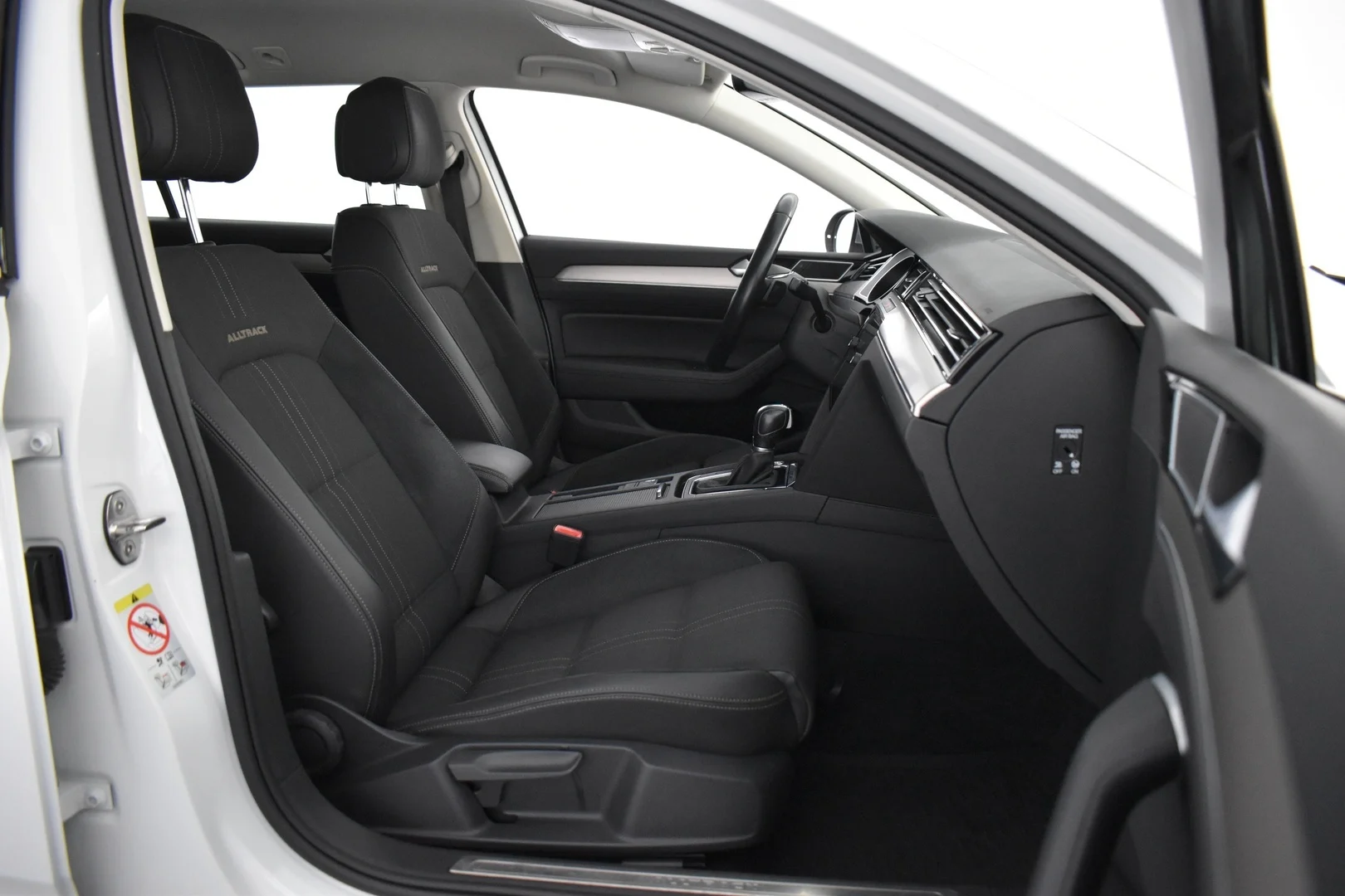 Car Image - 6QyAed53dEwFUVFkVz0F6m