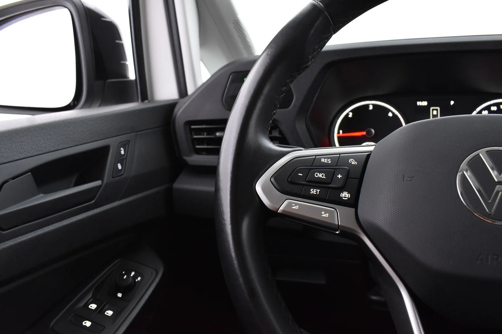 Car Image - 4GYxTBtqgggNB2f2r2x541
