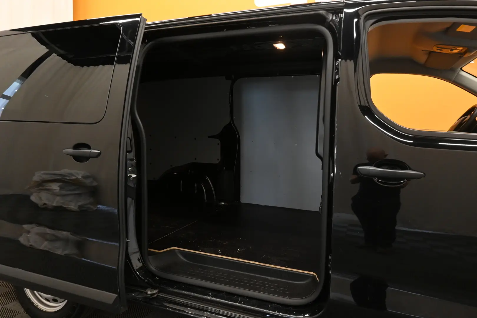 Car Image - 2M320KGY0gGgsQMGsGggDk