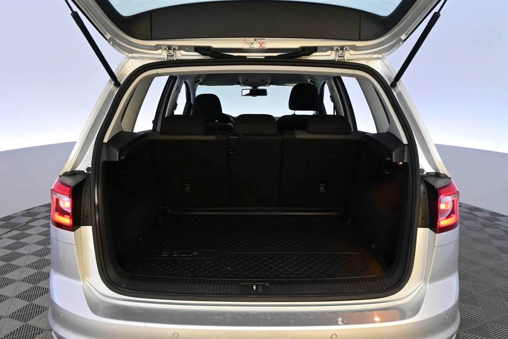 Car Image - 1Q7SWsKtUFw0lKjwgz7W6V