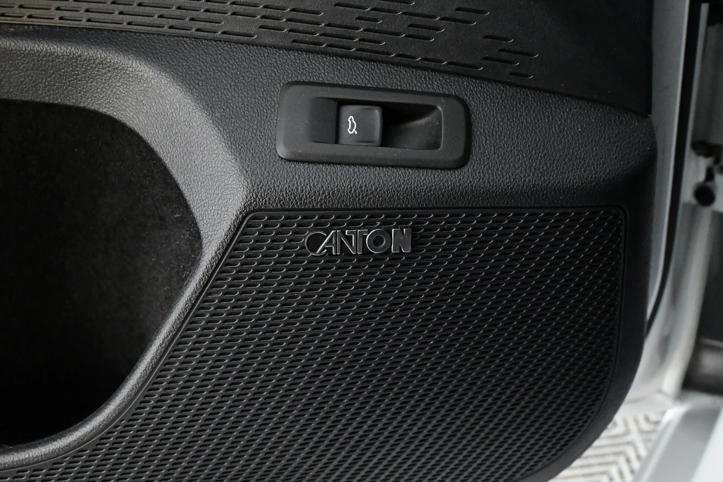 Car Image - 5nNtZq2MhUJ1lEXYUigf1