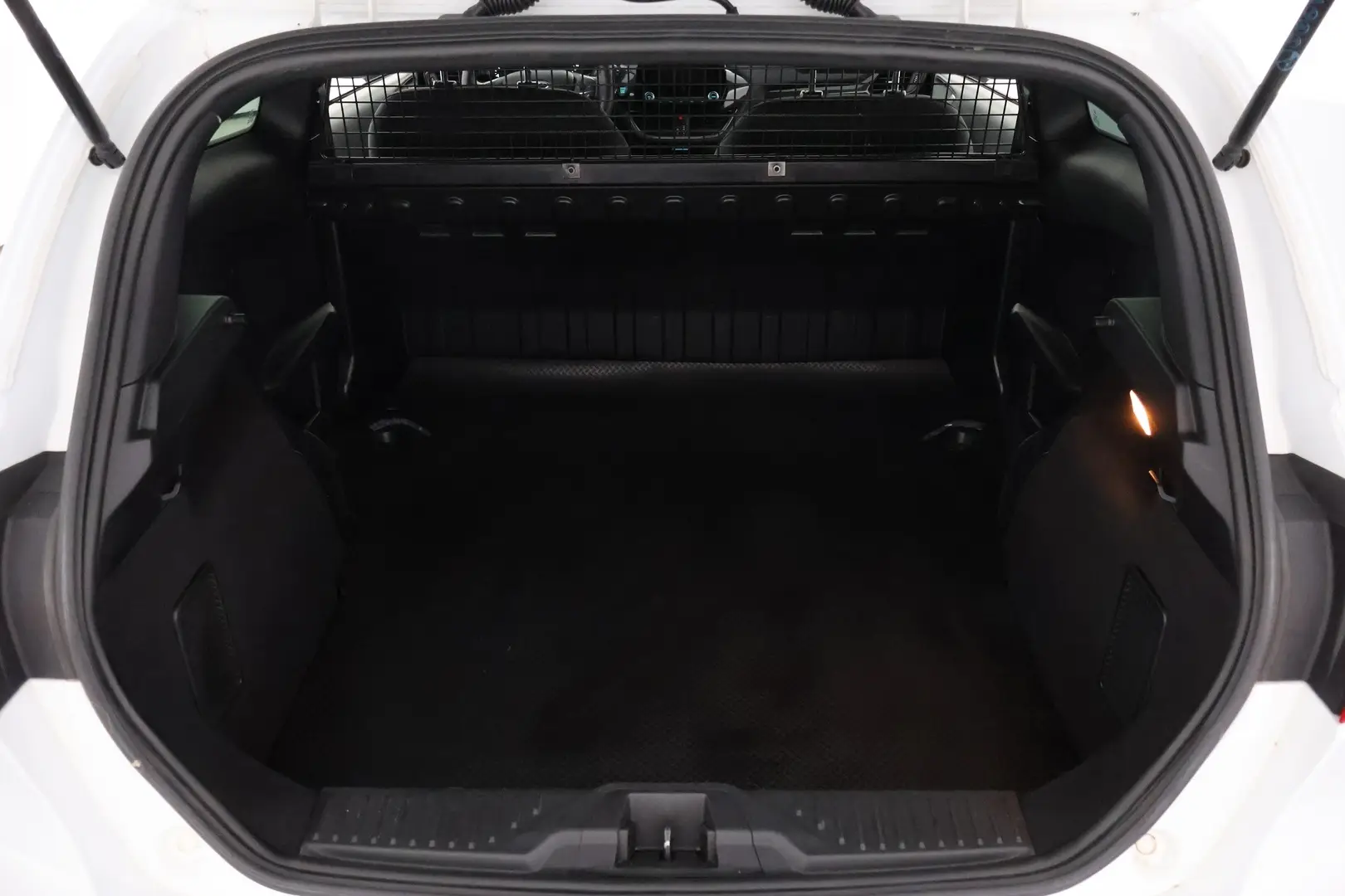 Car Image - 7b6WxDkNgpiBd0rZfhM9jK