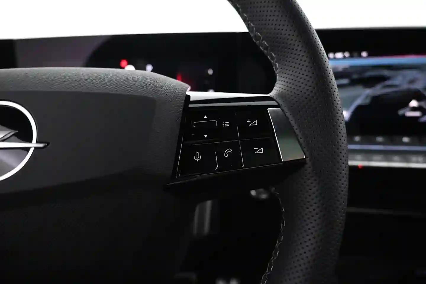 Car Image - e2byUTi1a1cwCr7KkBxIm
