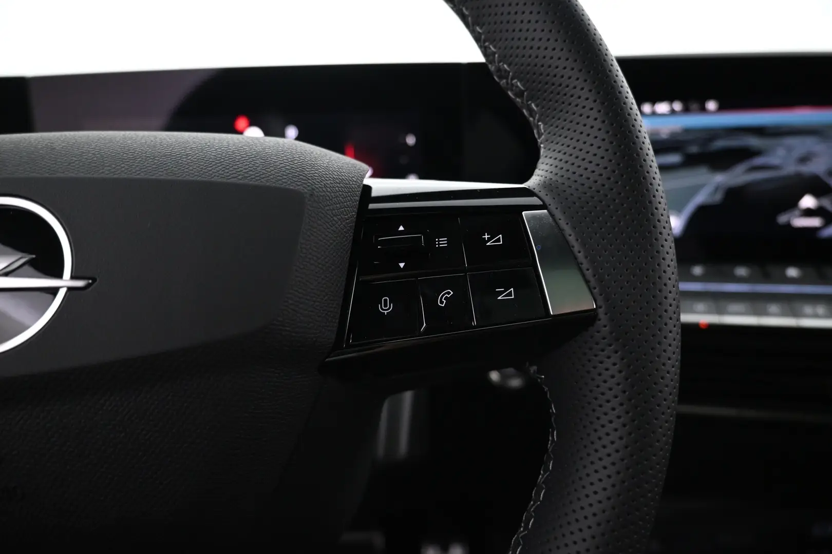 Car Image - e2byUTi1a1cwCr7KkBxIm