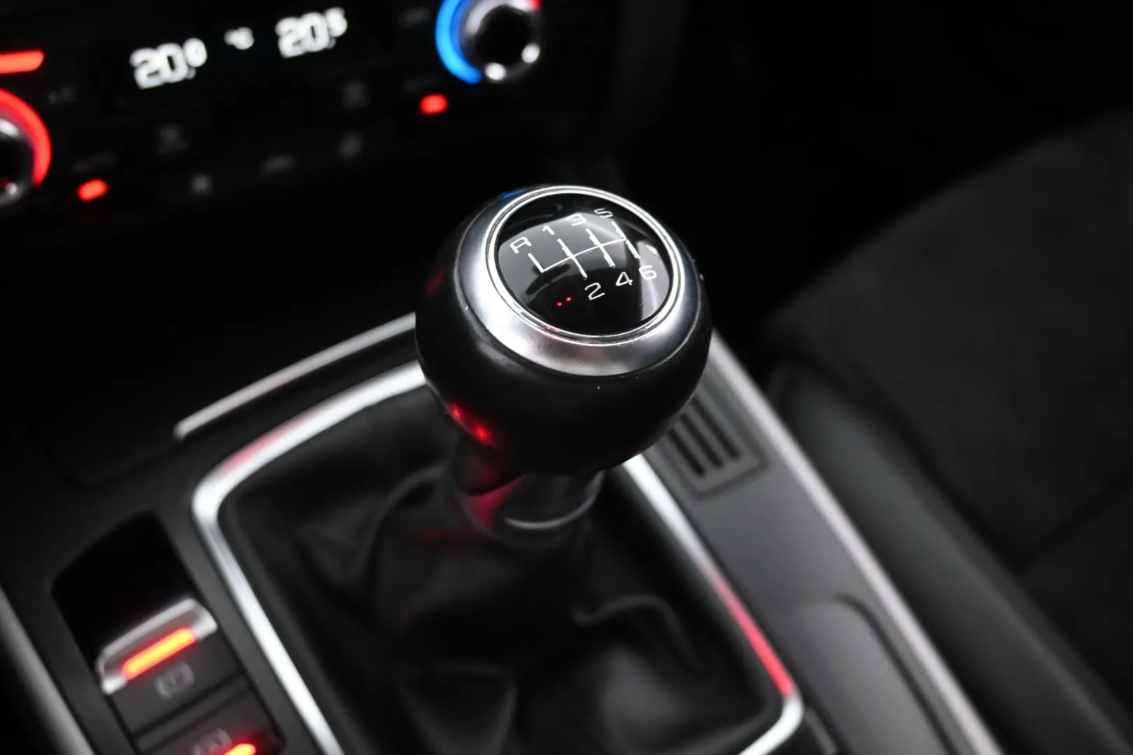 Car Image - 1hcHgq3bAax6OQIHC57EY2