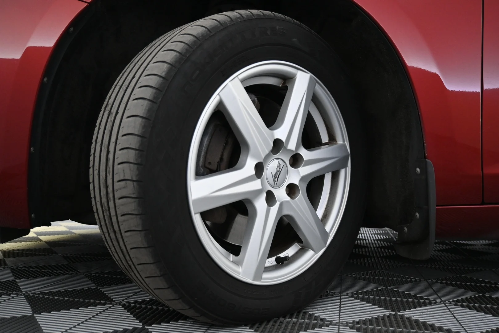 Car Image - 2GJVSQWdj8zyS17h87Y1gX