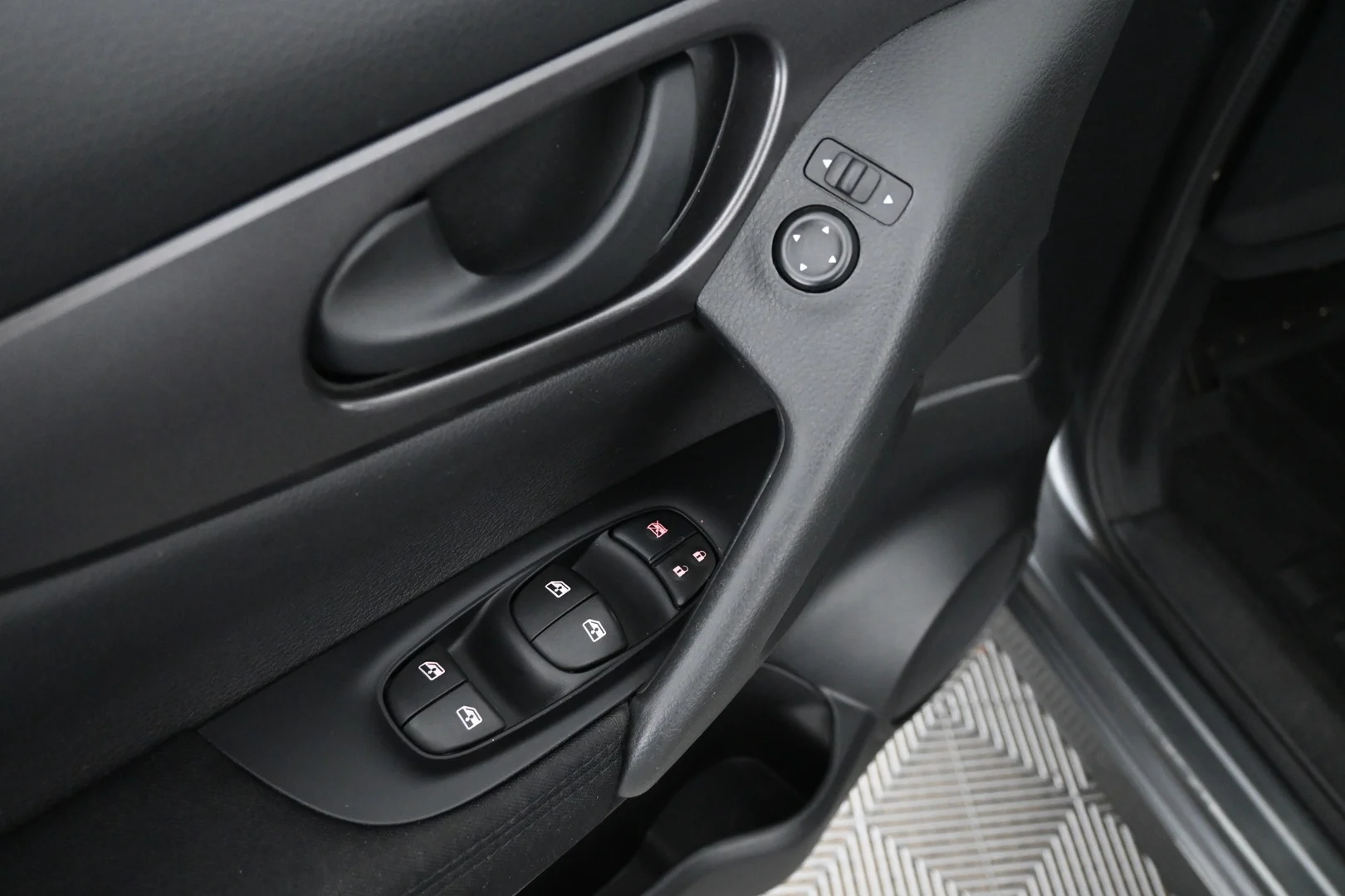 Car Image - 1Ic3qkkxBy25JEwvtmq1MR