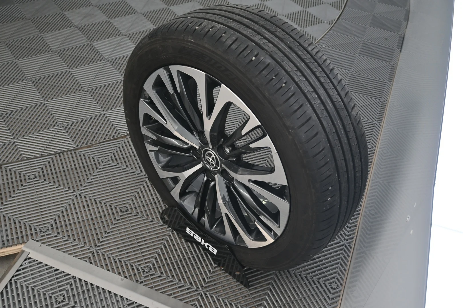 Car Image - 4T10aQh4bjSxNq5n50uB0Q