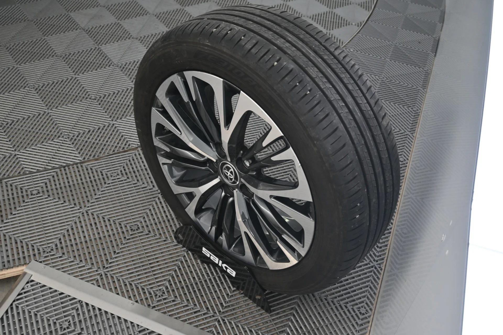 Car Image - 4T10aQh4bjSxNq5n50uB0Q