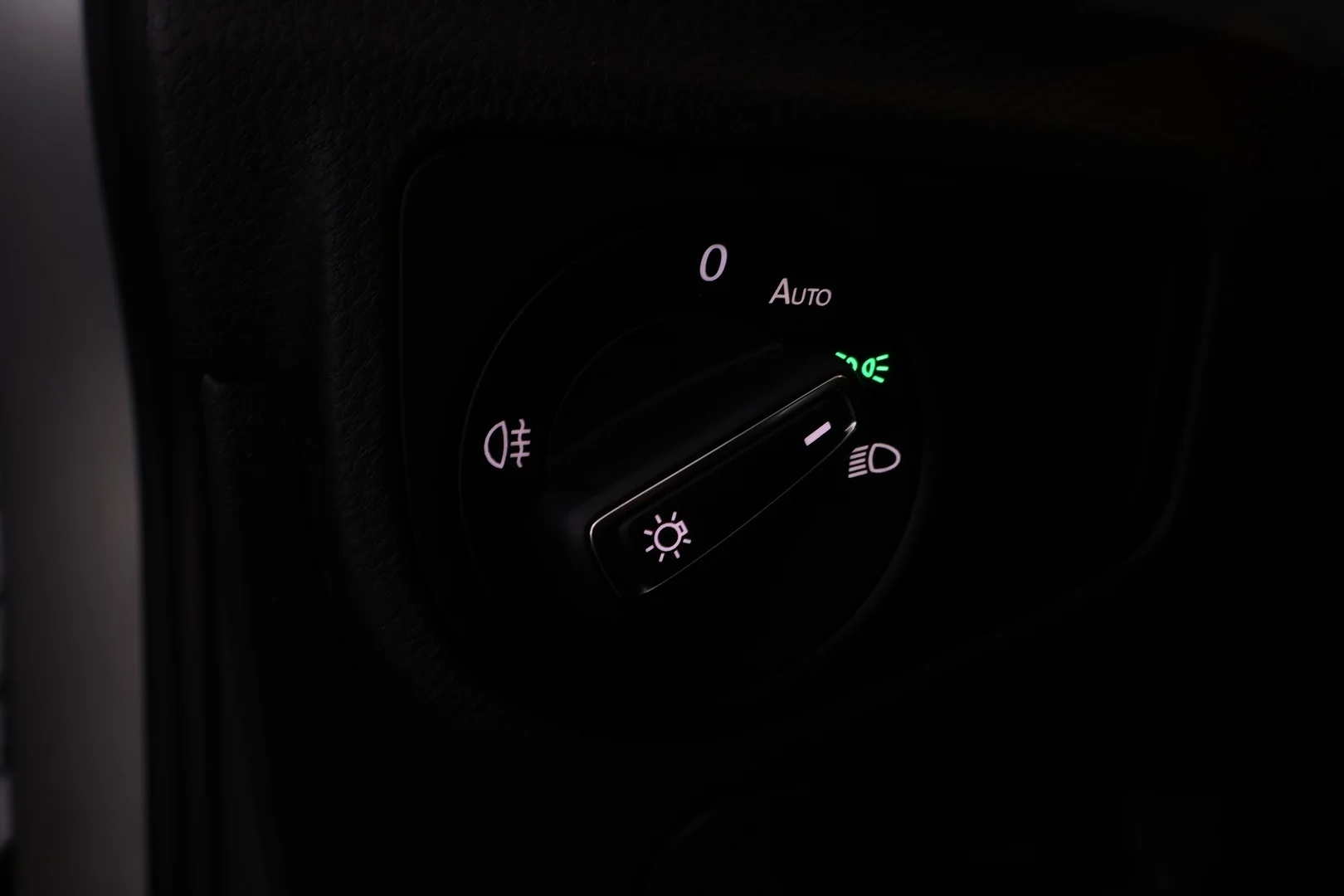 Car Image - 3ExxM1KSEDLN2M9bg60lHl