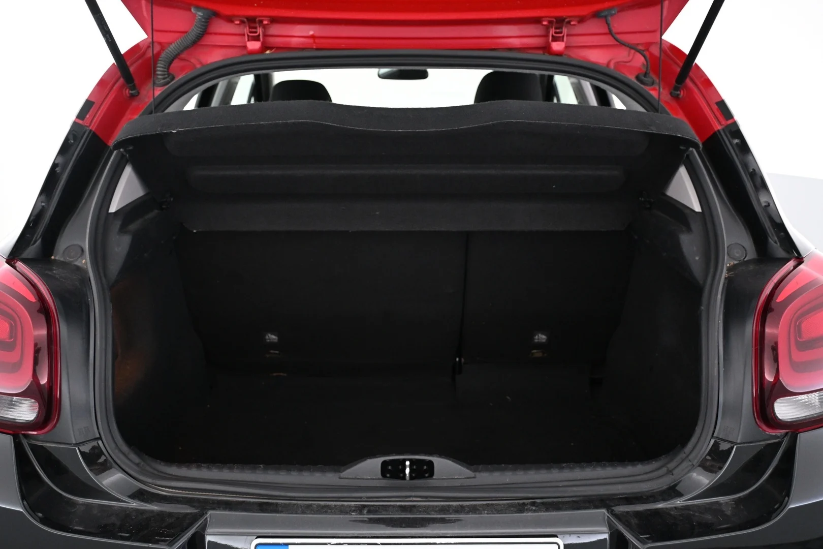 Car Image - 7LhU2Dq6X9EchsrQFiGst9