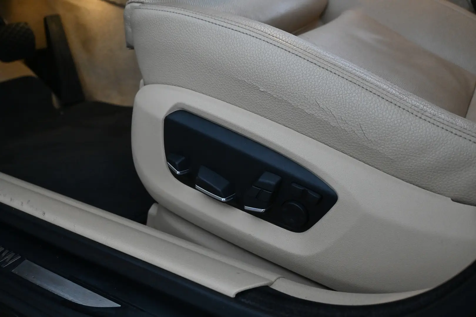 Car Image - 2QlVBRasV1XKM1xrVUv5nd