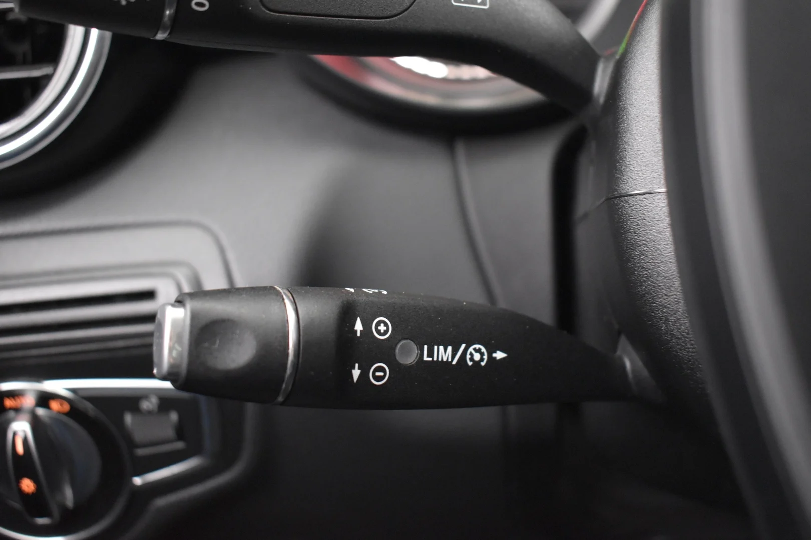 Car Image - 5zXV0ftXn8tpbfGHPld6o7