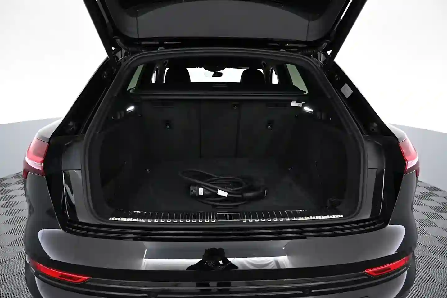 Car Image - G7NRYgIgJqqBdutQO3psc