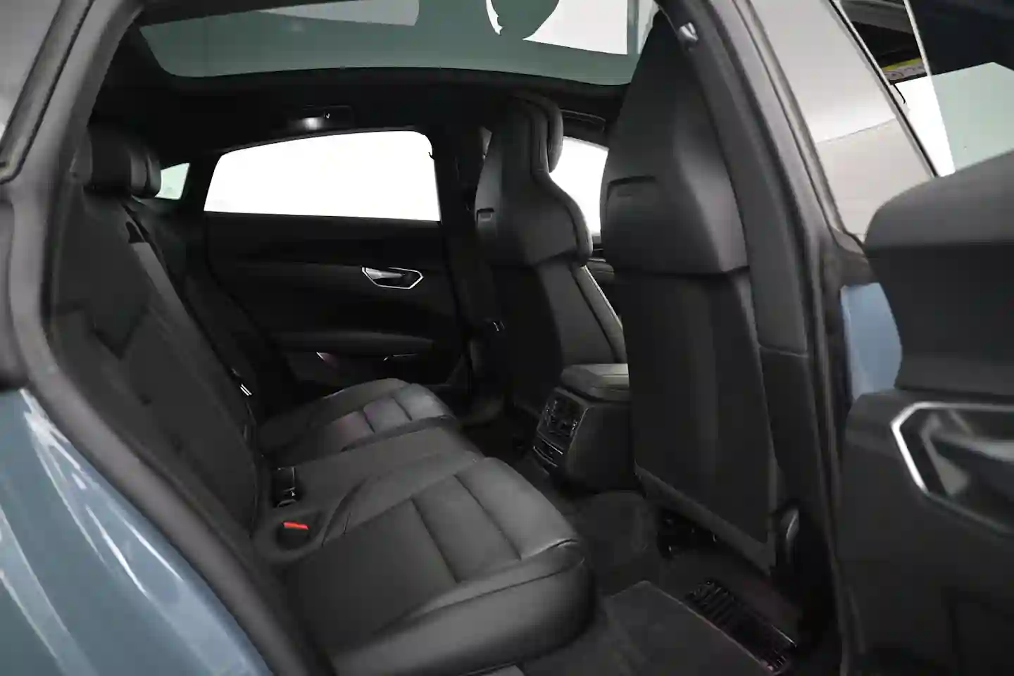 Car Image - 4fU6ahLC4Rq9tdWxlXwoXf