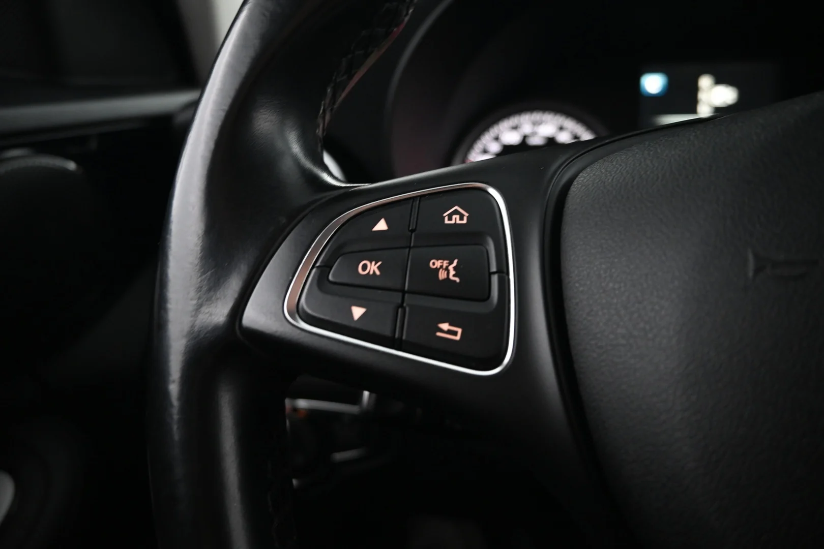 Car Image - 2RDZe9CWTRNtHMzQ1YHiVU