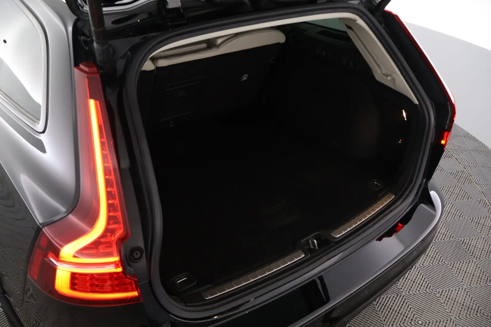 Car Image - 4xgDOvr5C5psdW7T1Q00Lt