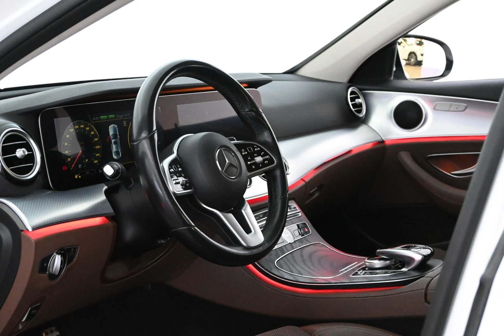 Car Image - T8gH8f9jcli69DSEADXZv
