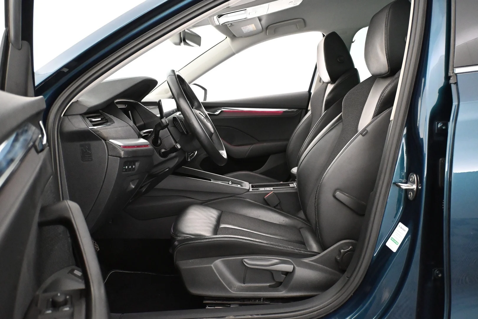 Car Image - 3quGSsFFB9dXdDe9BsKdcb