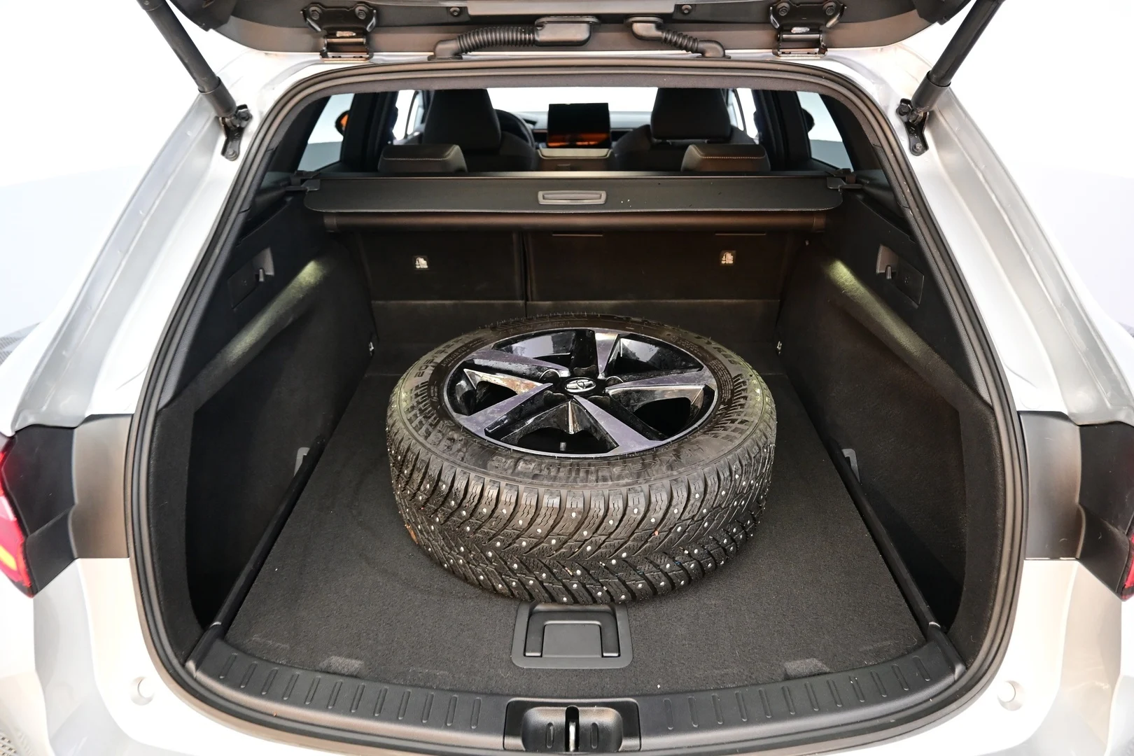 Car Image - 7xU19ti1WIW36J4u7PeRt5