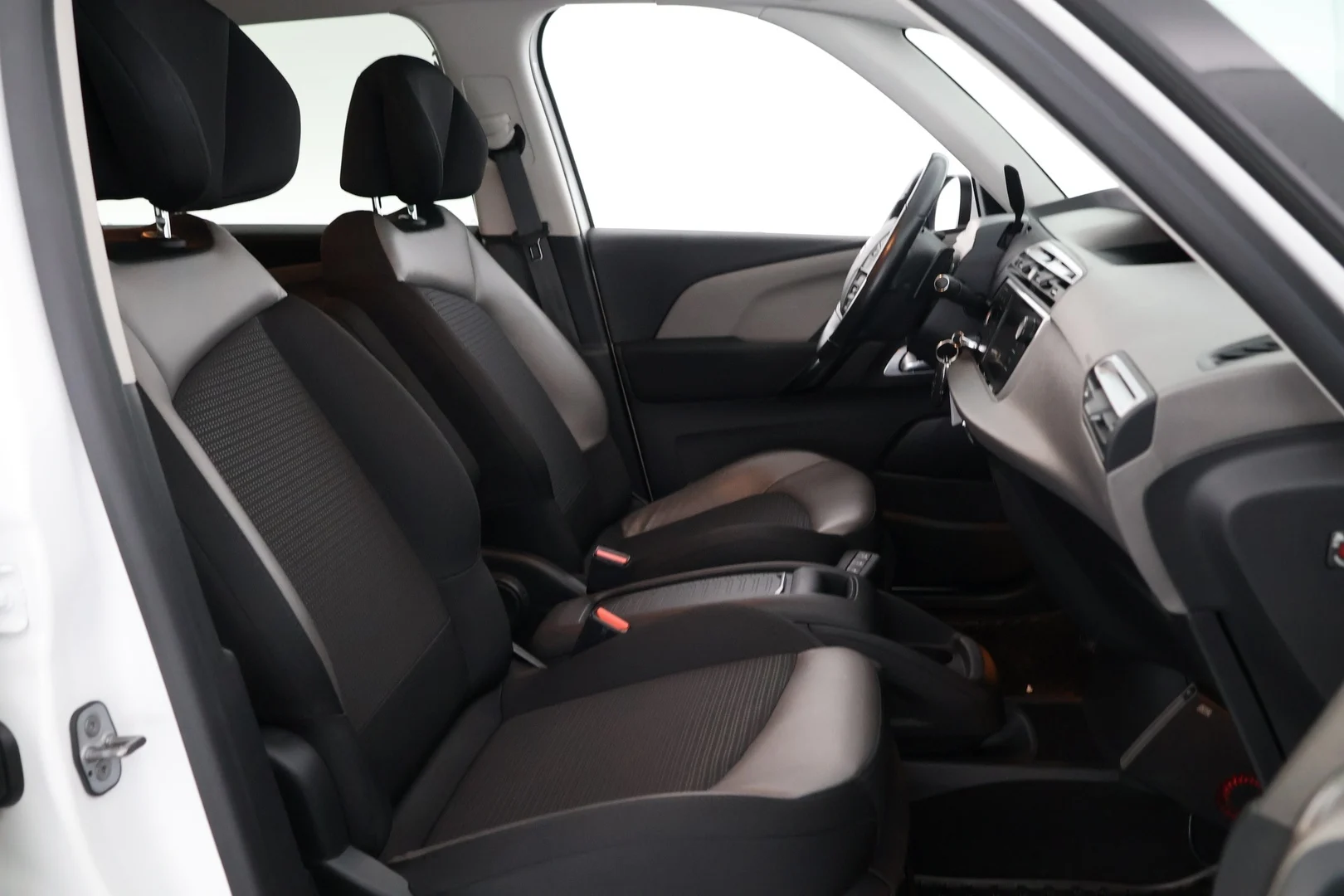 Car Image - 20B7e5Pyqp0fqrCIjOqdwU