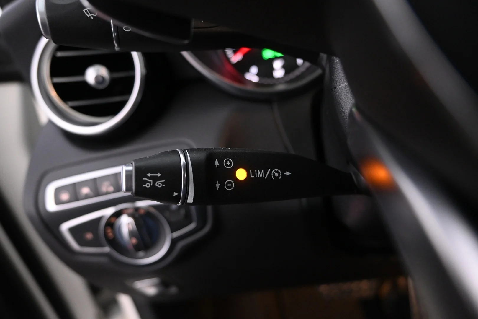 Car Image - 709QXXJAbLGCeKqNQ7FRco