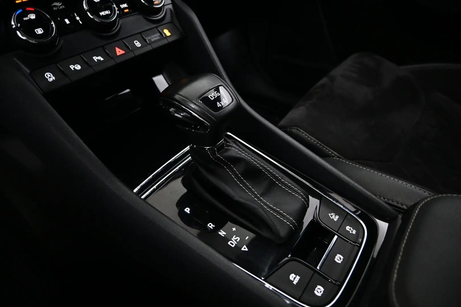 Car Image - 6tttZ01nvFIU1Y9qdYmn62