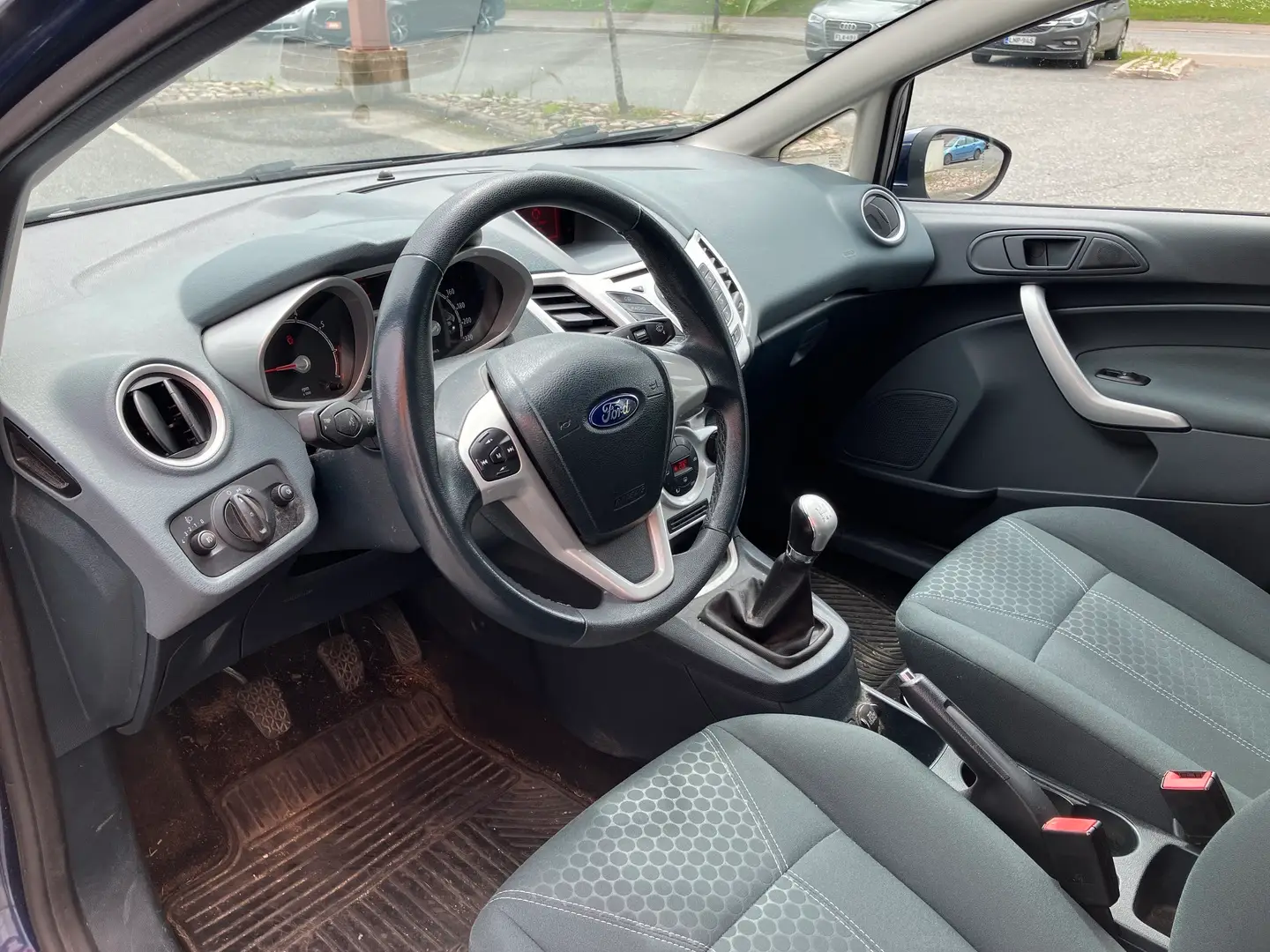 Car Image - 2dXOcY0tPDx7JM2zI5IndW