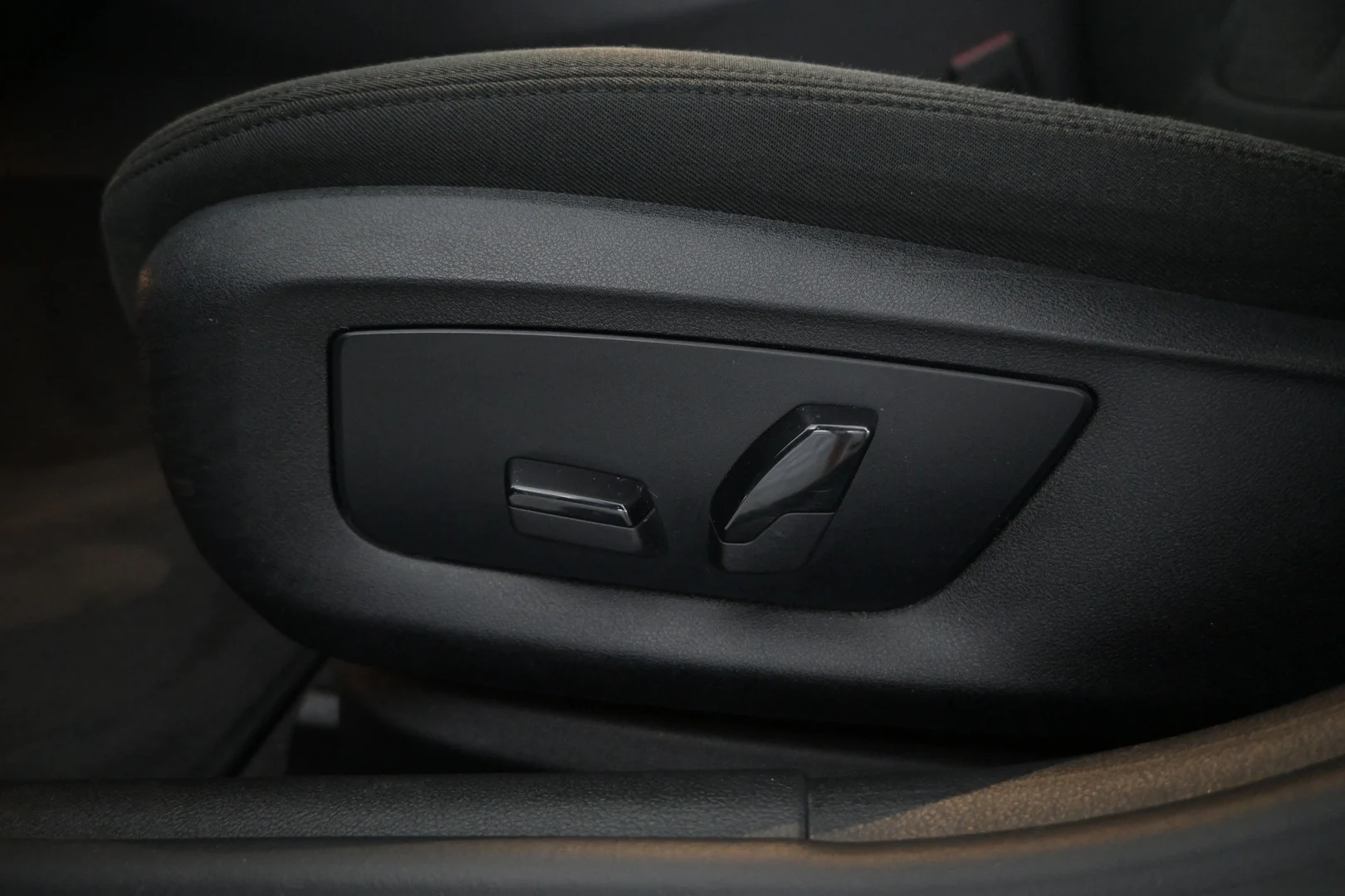 Car Image - 2aXhZLT1n7gVr9fZ1hINf7