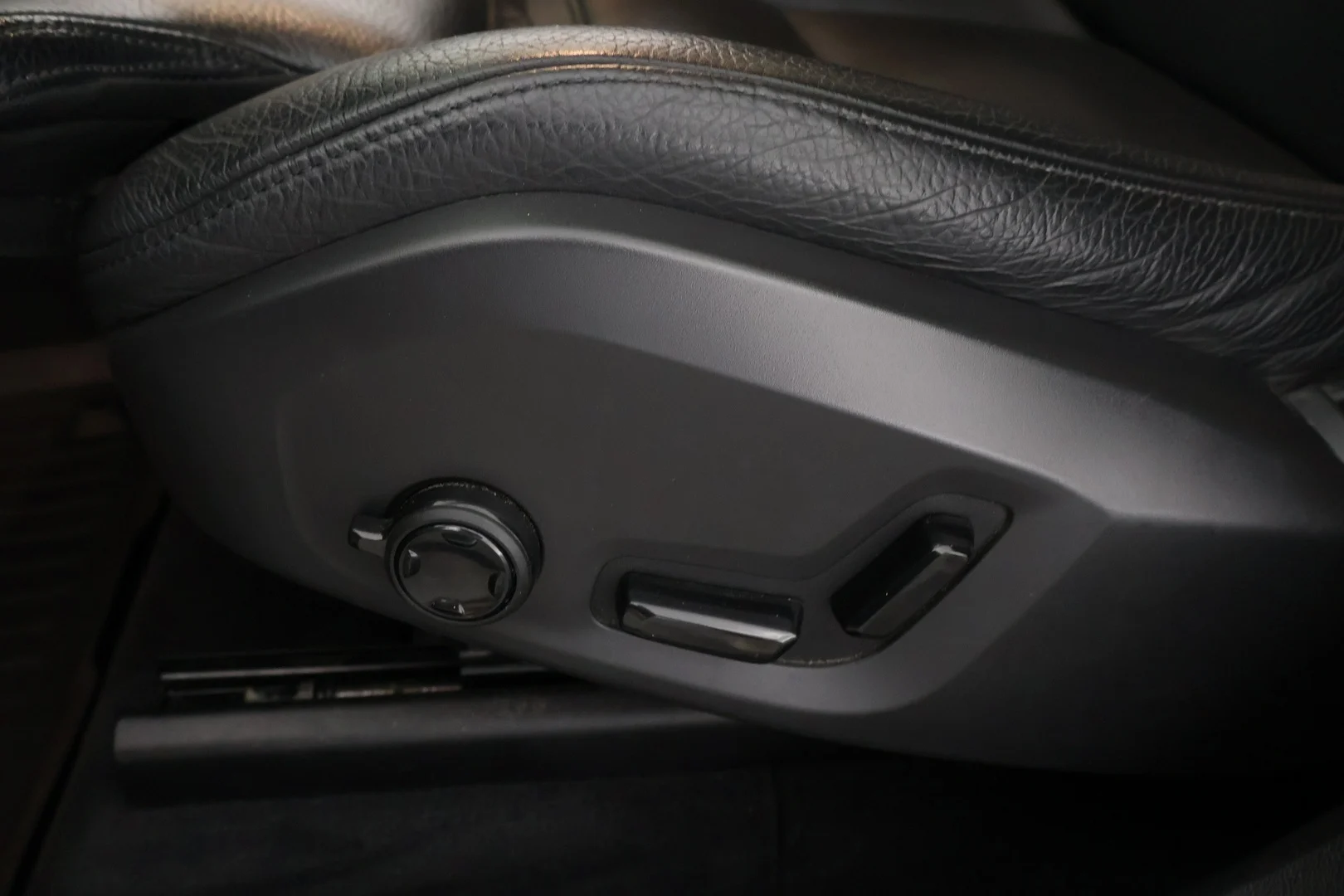 Car Image - 62YYDDZVD697q9Q9emPRoG