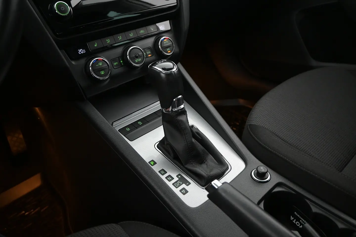 Car Image - 2BawsJ65SxunKi7u7GFmM9
